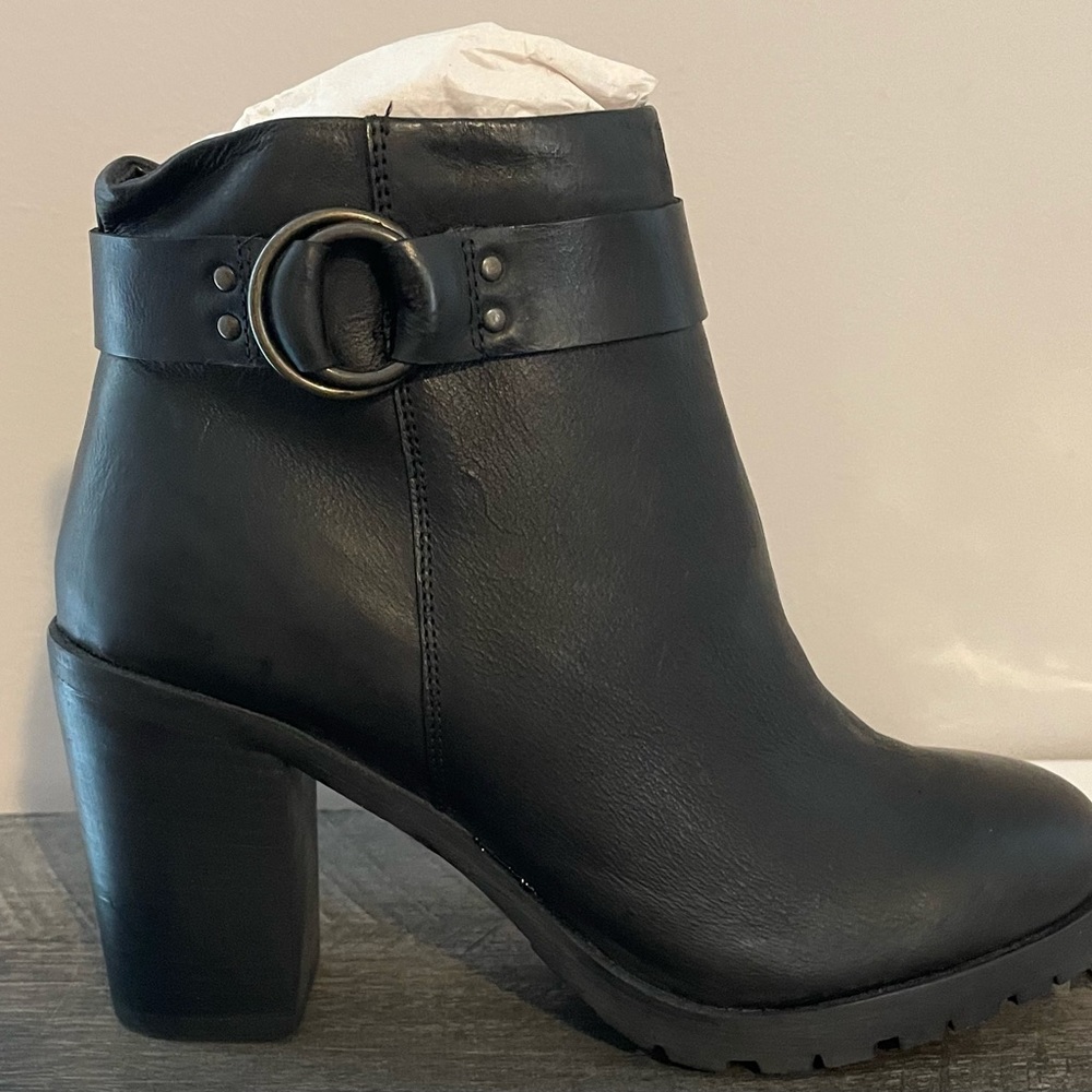 Black leather Booties size 10 never been worn nwt